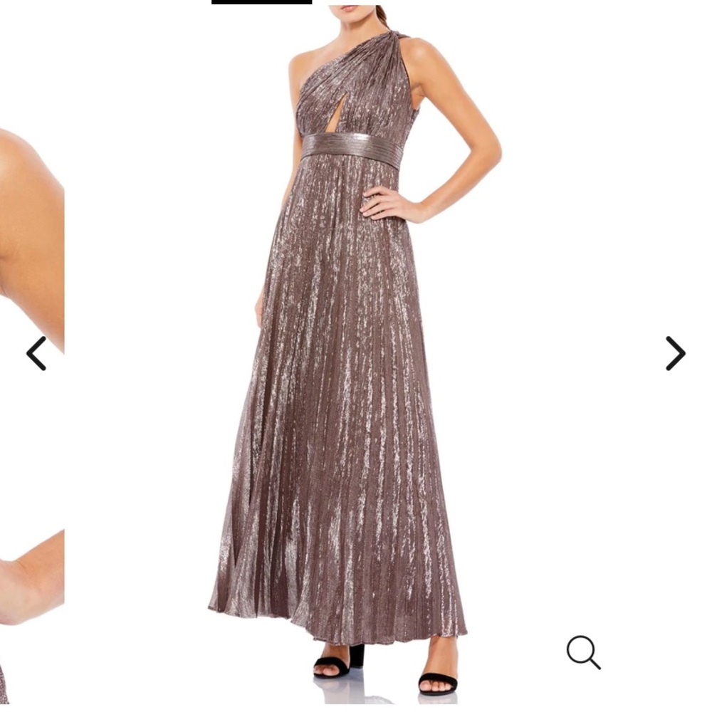 NWOT Ieena for Mac Duggal metallic silk one shoulder gown